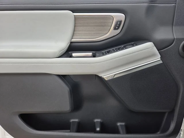 New 2026 Star White Metallic Tri-Coat Ford MAX Platinum® image 37