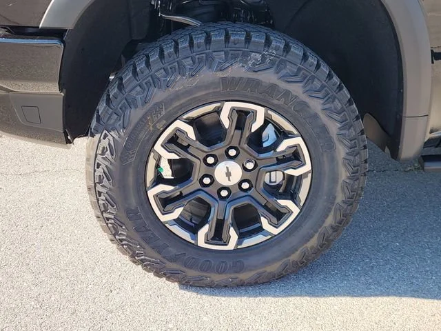 2026 Chevrolet Silverado 1500 ZR2 - Photo 13