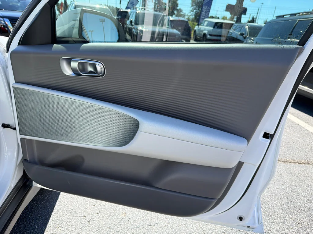 Used 2024 White Hyundai SEL image 14