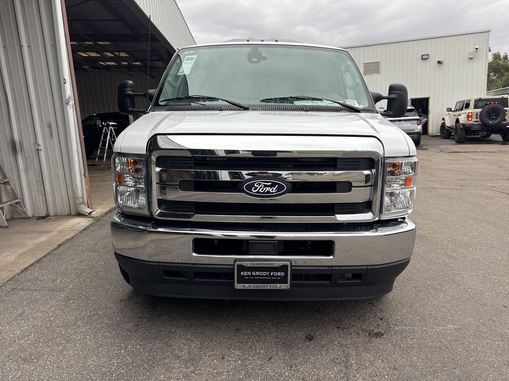 New 2026 Oxford White Ford Base image 4
