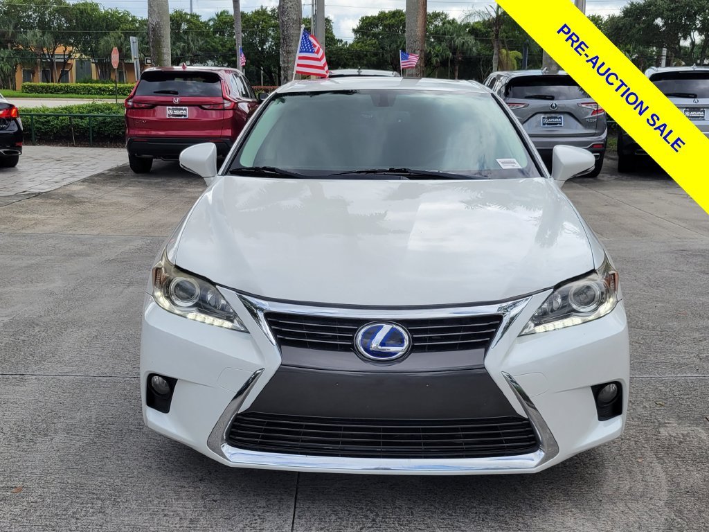 Used 2017 White Lexus 200h image 2