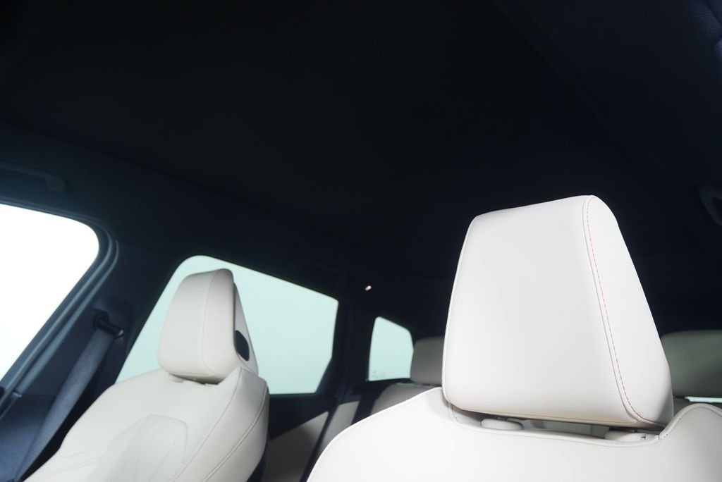 New 2026 Mineral White Metallic BMW 30 xDrive image 11