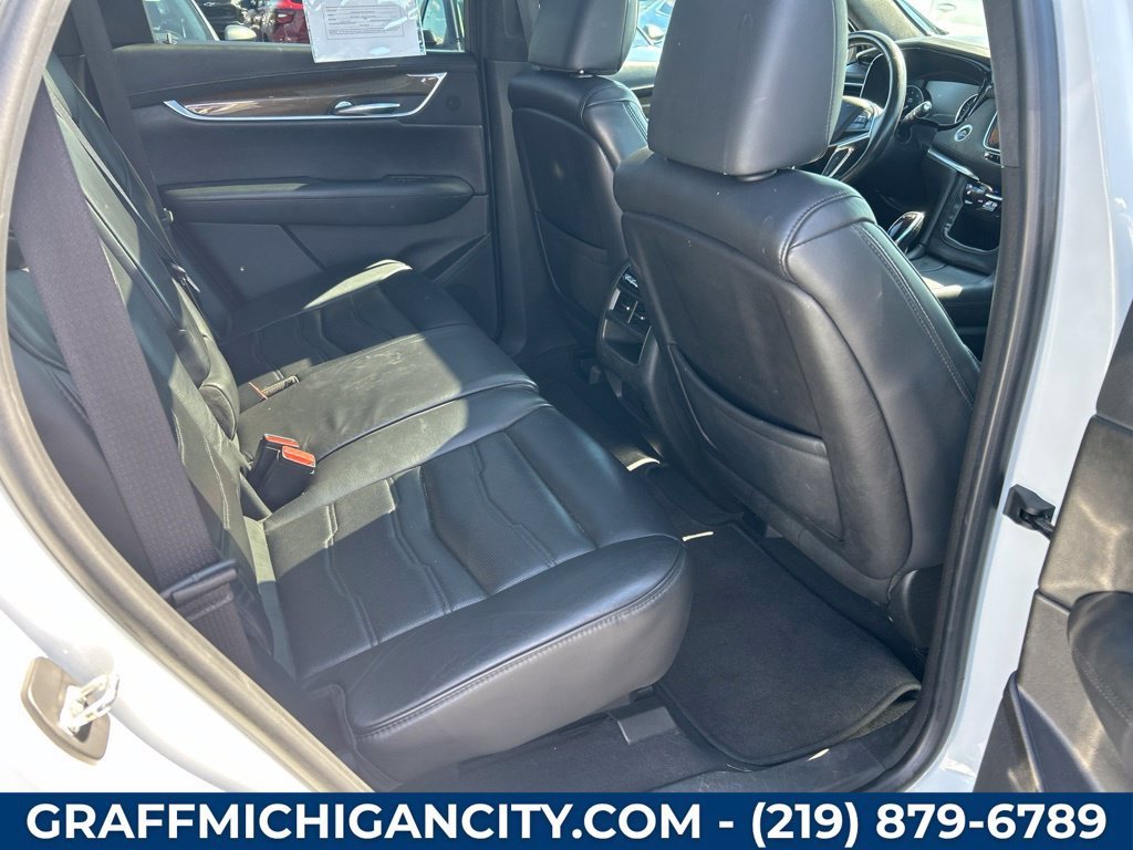 Used 2017 CRYSTAL WHITE TRICOAT Cadillac Platinum AWD image 31