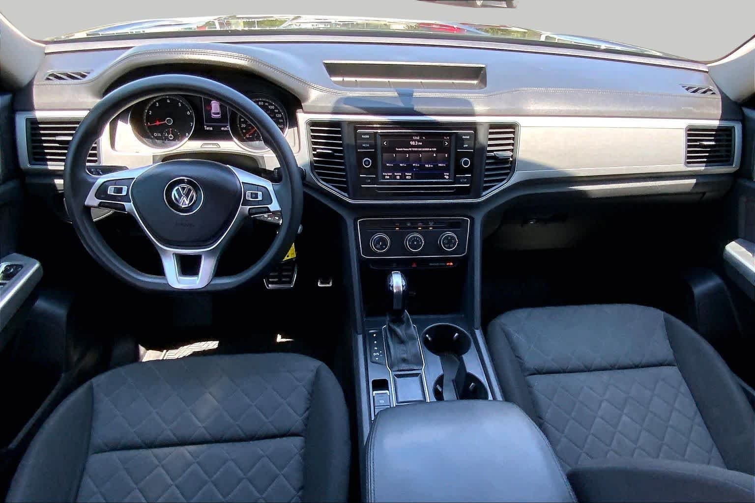 Used 2018 DEEP BLACK PEARL EFFECT Volkswagen 2.0T S image 15