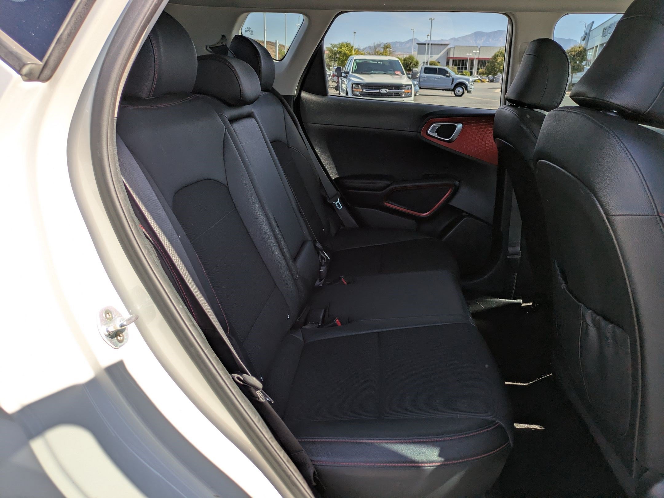 Used 2021 Snow White Pearl Kia Turbo image 30