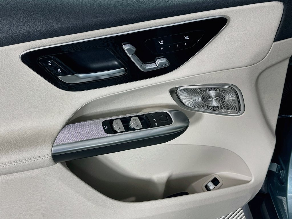 New 2027 Silver Mercedes-Benz GLC 300 image 18