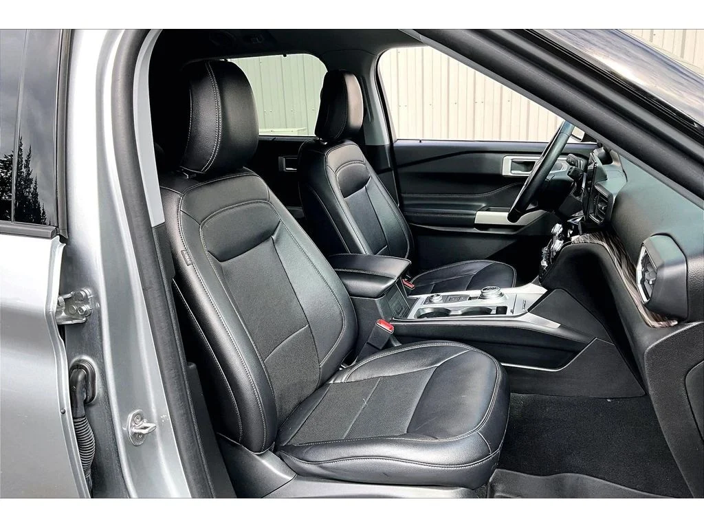 Used 2023 Iconic Silver Metallic Ford Limited image 7