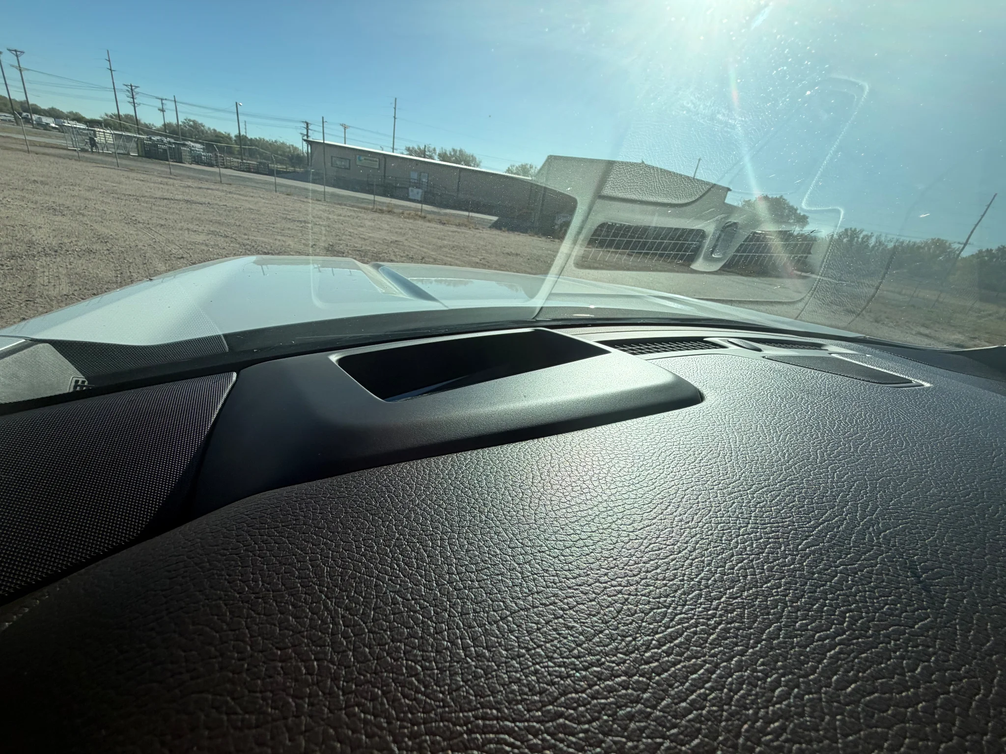 Used 2022 White Frost Tricoat GMC Denali image 24