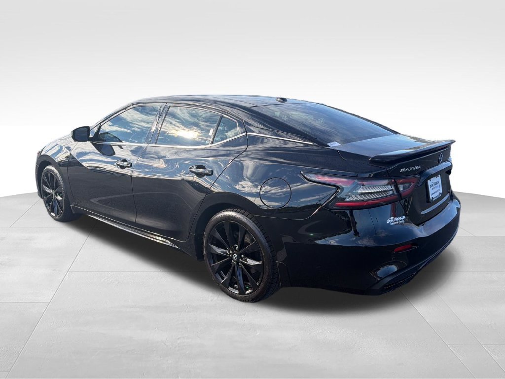 Used 2023 Black Nissan SR image 4