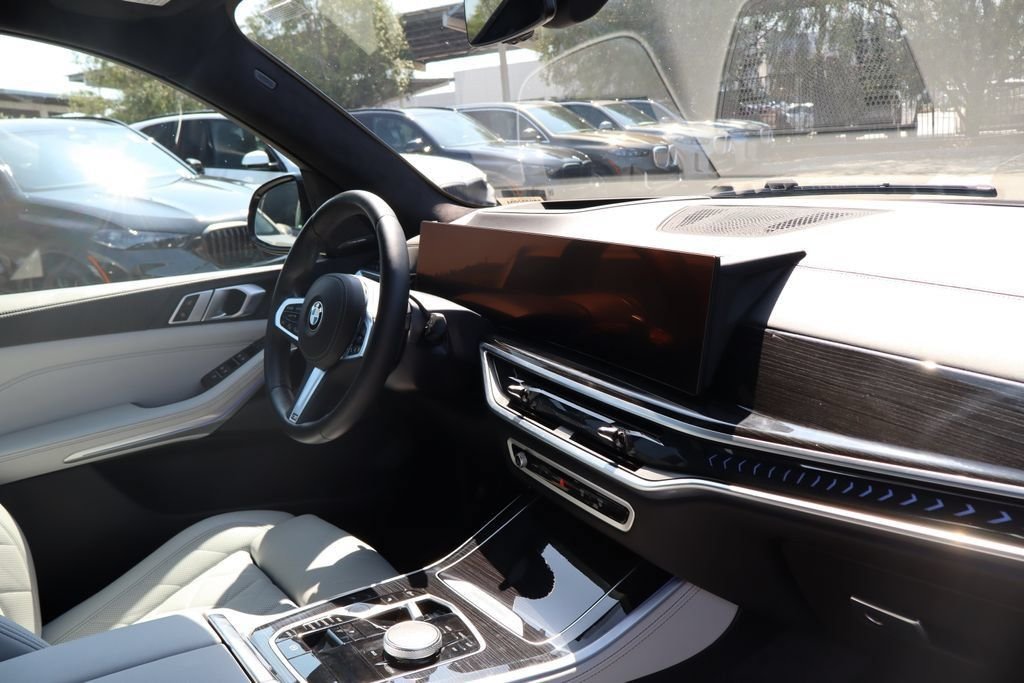 Used 2024 Blue BMW sDrive40i image 10