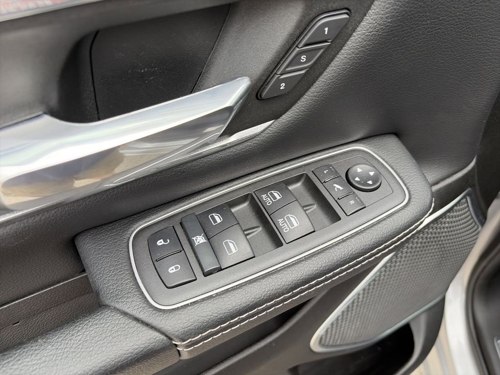 Used 2022 Silver Ram Laramie image 20