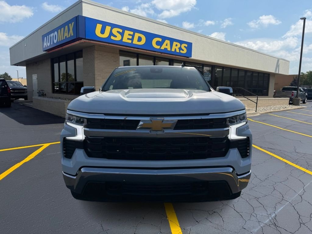 Used 2024 Summit White Chevrolet LT image 3