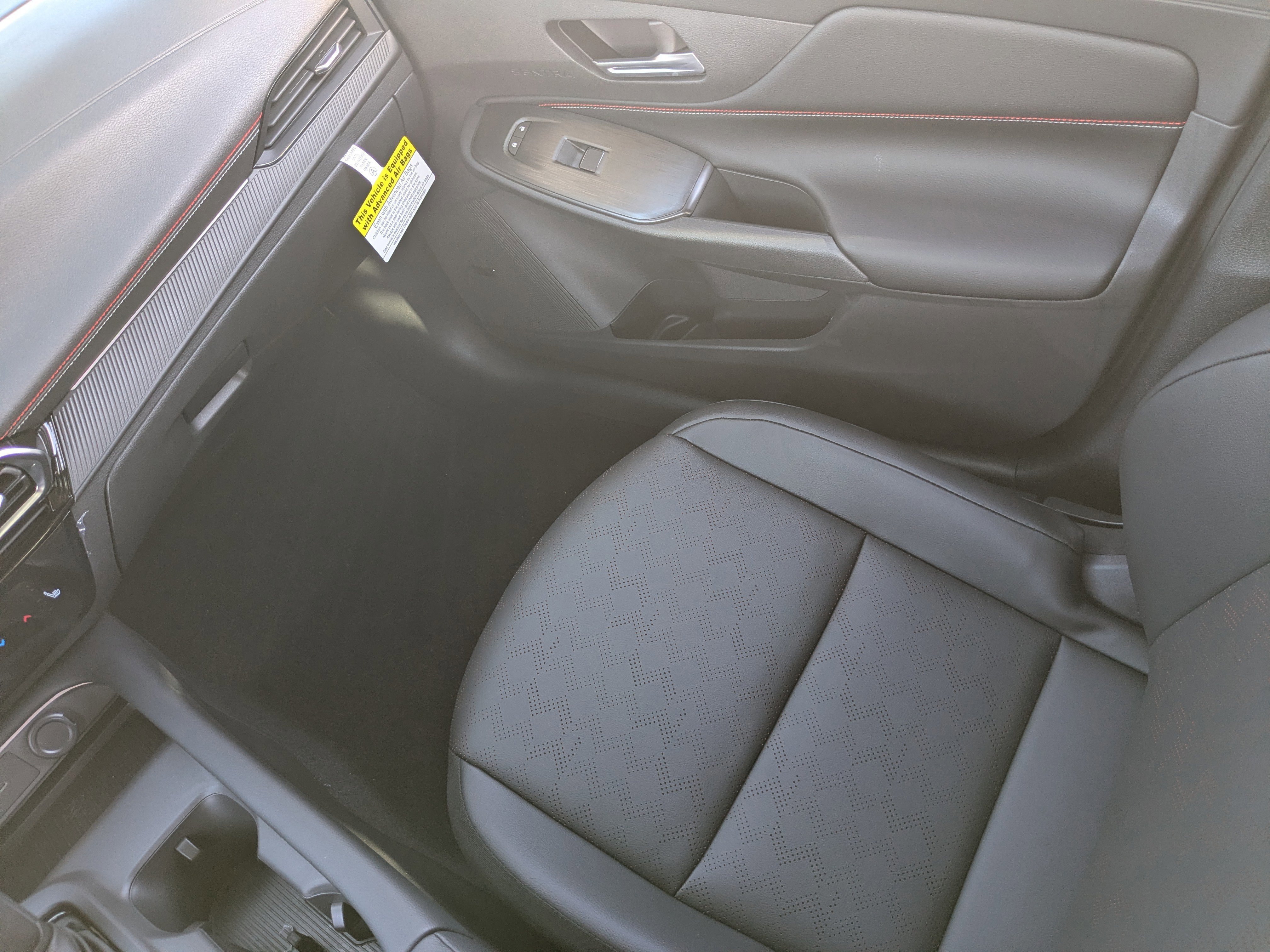 New 2026 Aspen White Tricoat/Super Black Nissan SR image 24