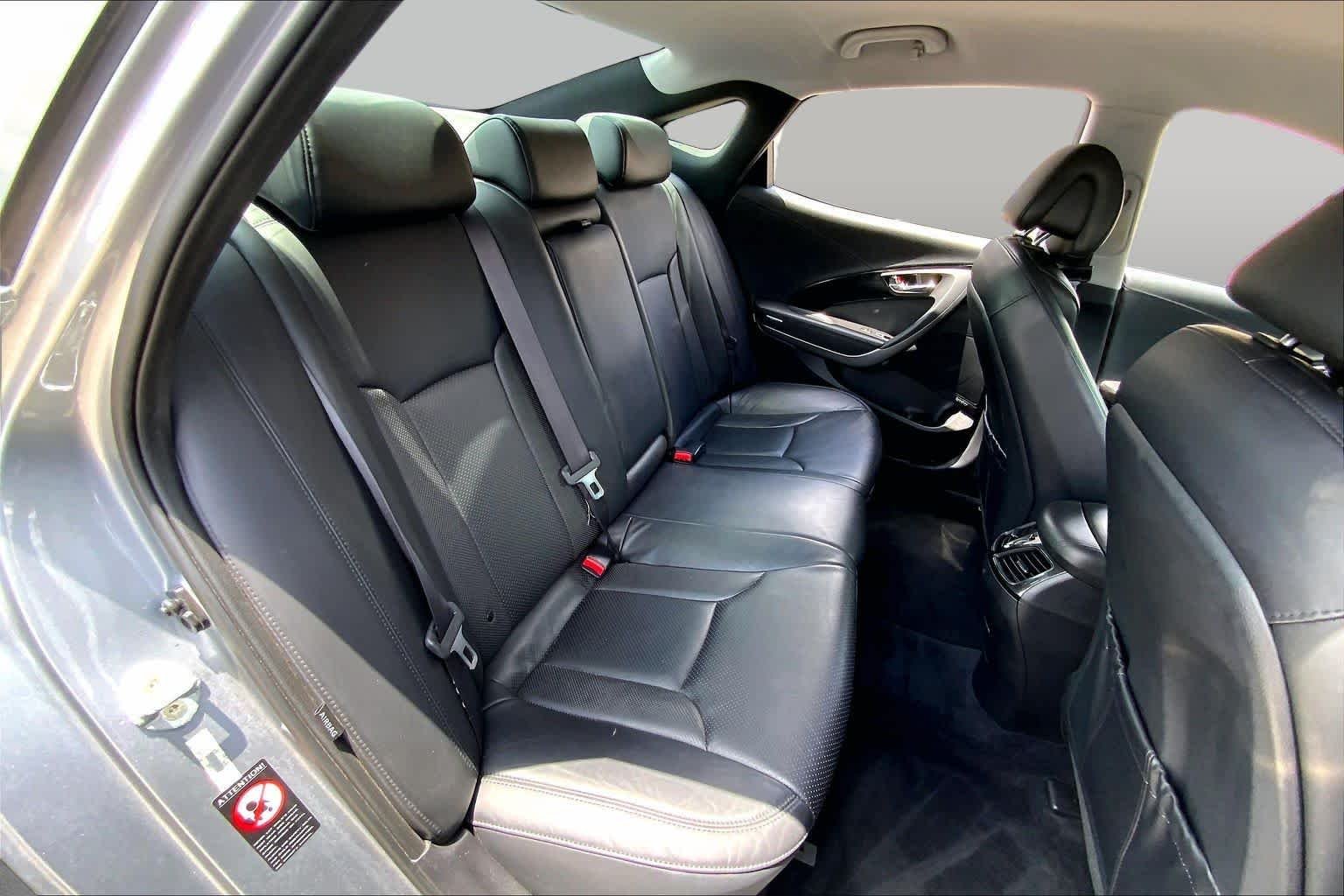 Used 2015 Pewter Gray Metallic Hyundai  image 17