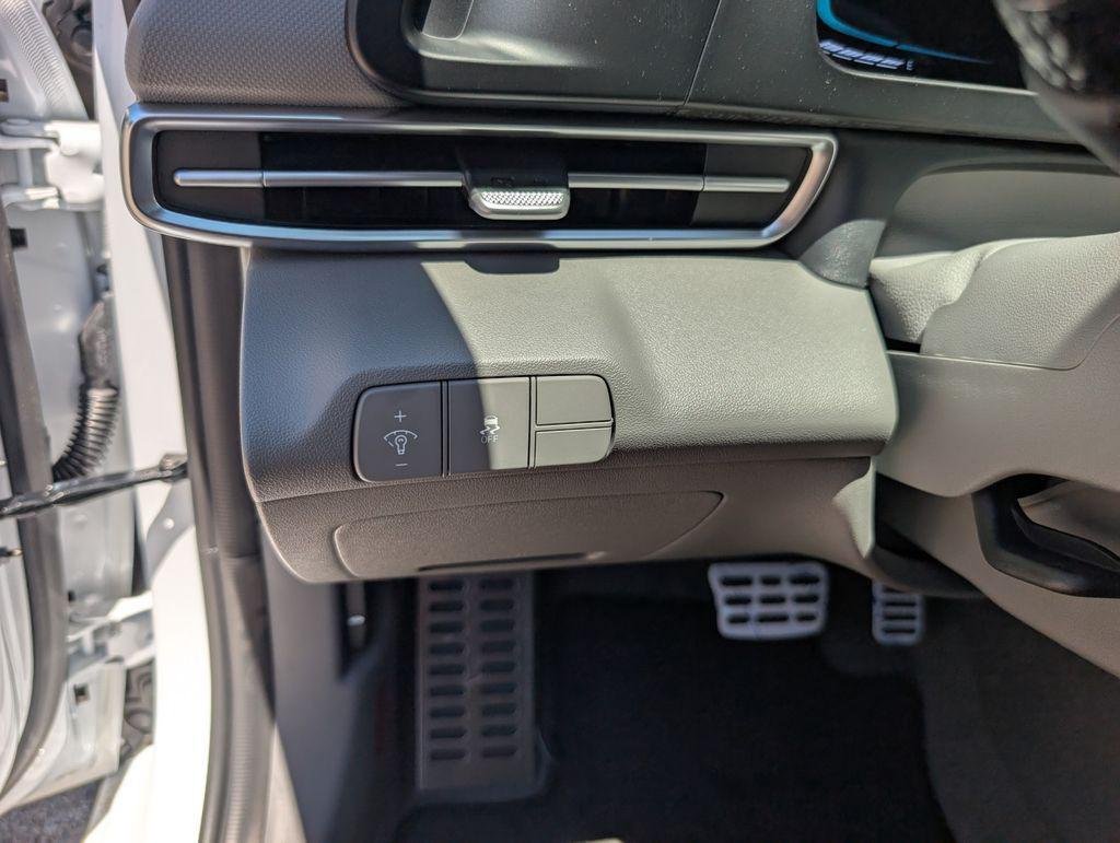 2025 Hyundai Elantra SEL - Photo 18