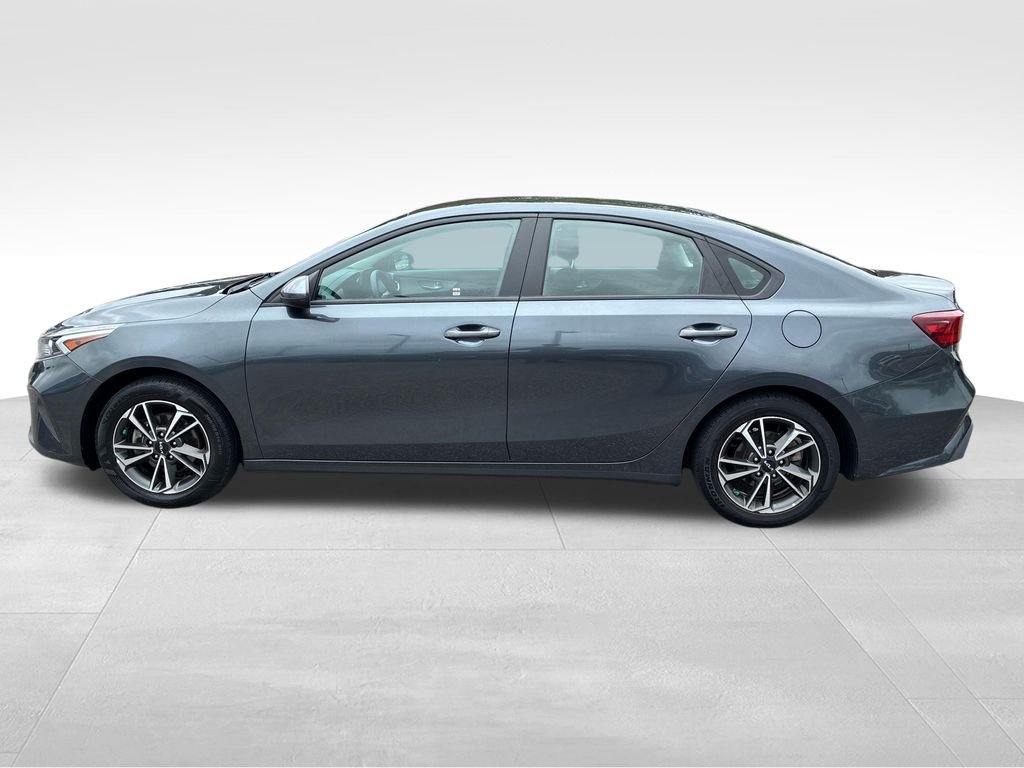 Used 2023 Gray Kia LXS image 3