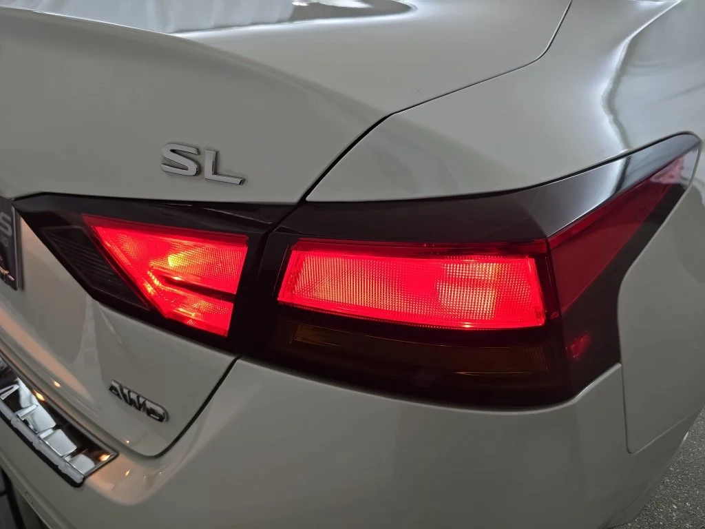 Used 2020 White Nissan 2.5 SL image 31
