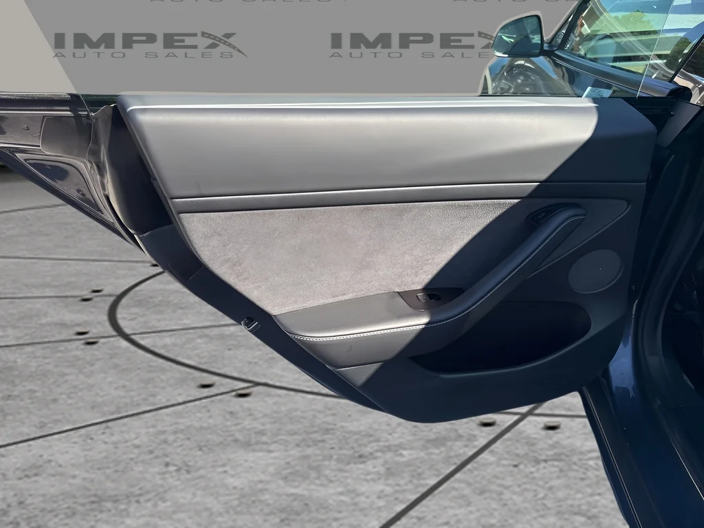 Used 2021  Tesla Long Range image 30
