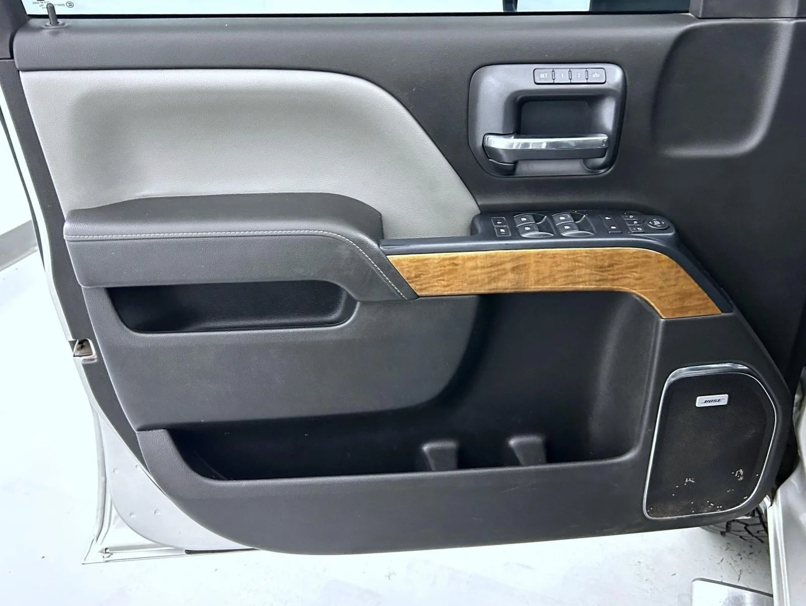 Used 2019 Silver Chevrolet LTZ image 9