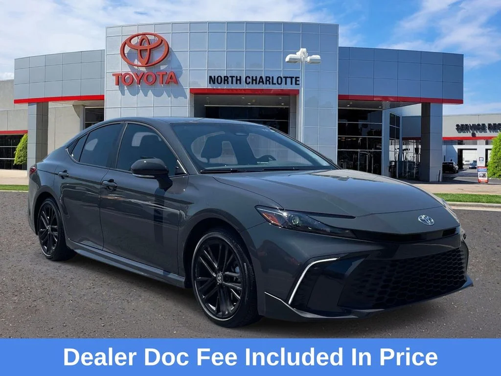 2025 Toyota Camry SE Hybrid's photo