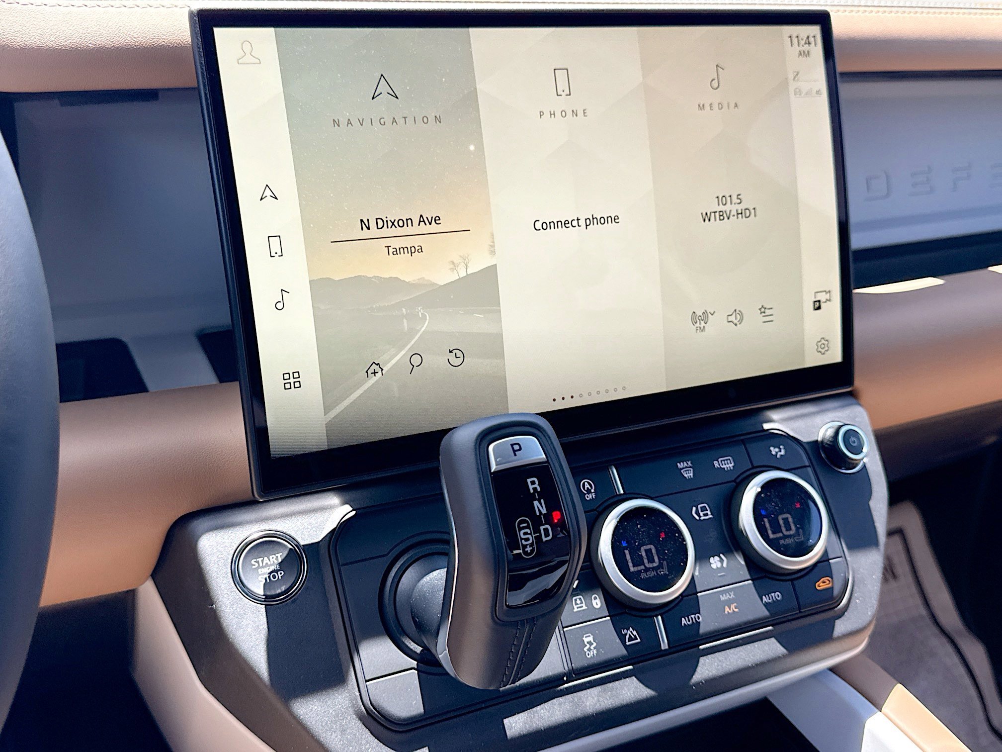 New 2026 Santorini Black Land Rover X-Dynamic SE image 28