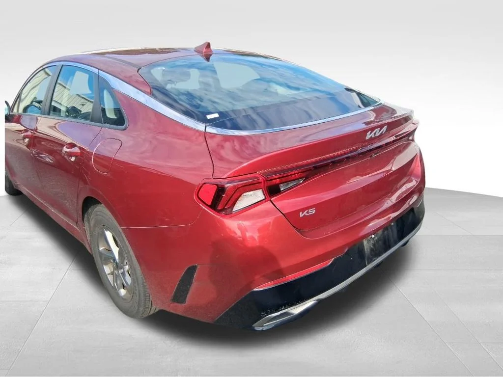 Used 2023 Red Kia LXS image 5