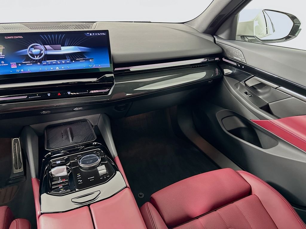 2025 BMW 5 Series 530i - Photo 24