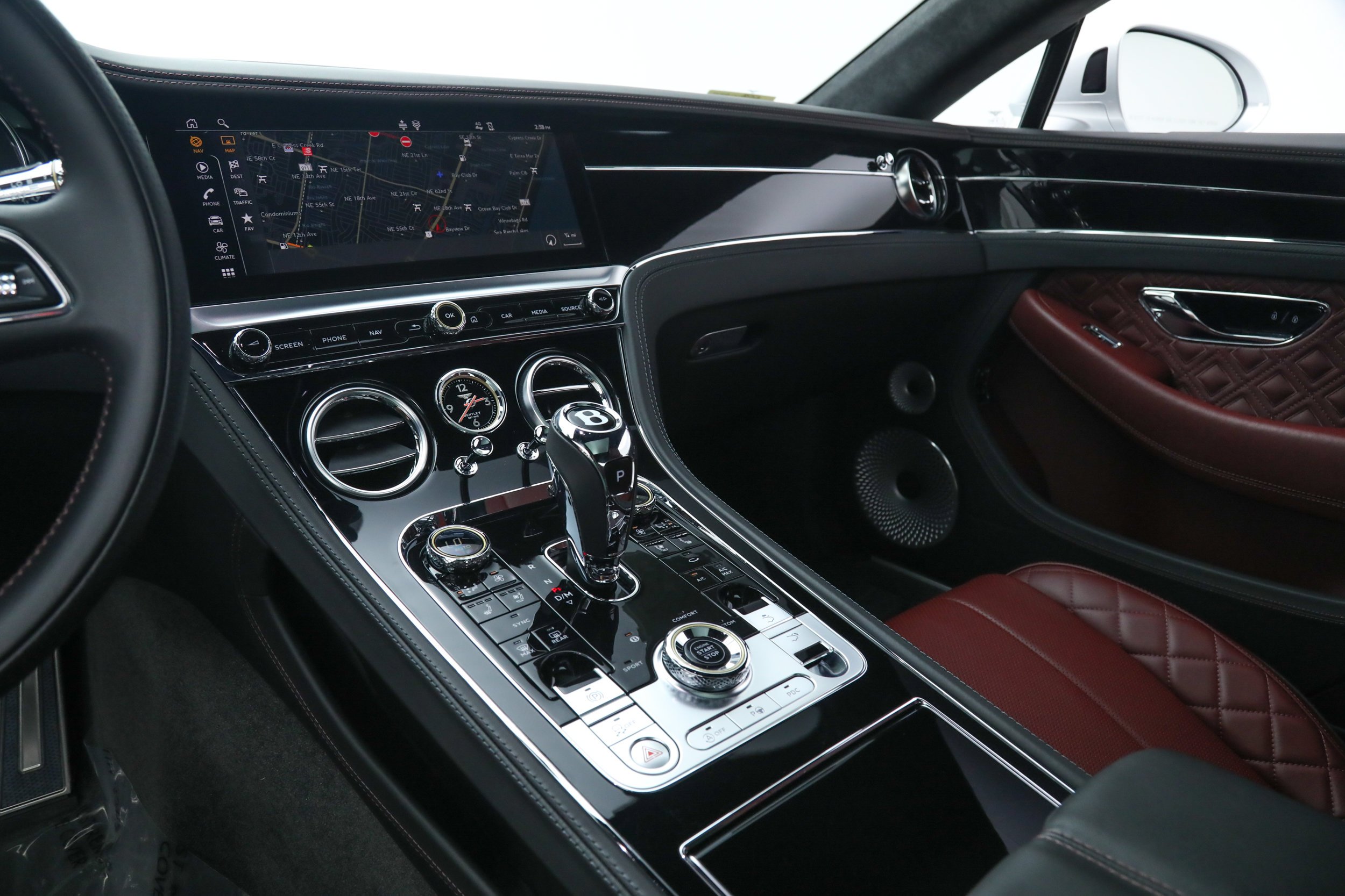 Used 2022 Silver Bentley  image 32