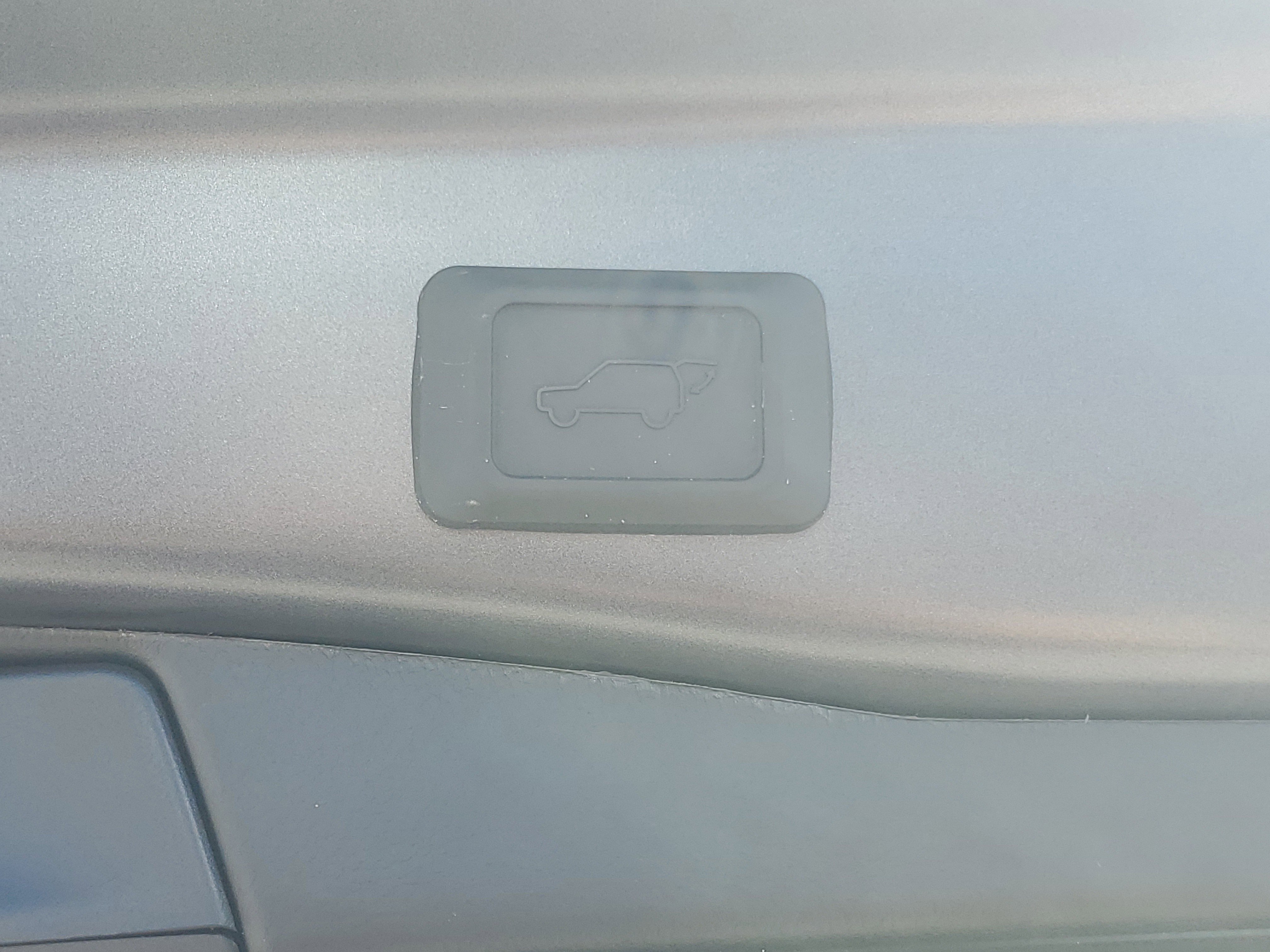 Used 2025 Magnetic Gray Metallic Toyota XLE Premium image 9