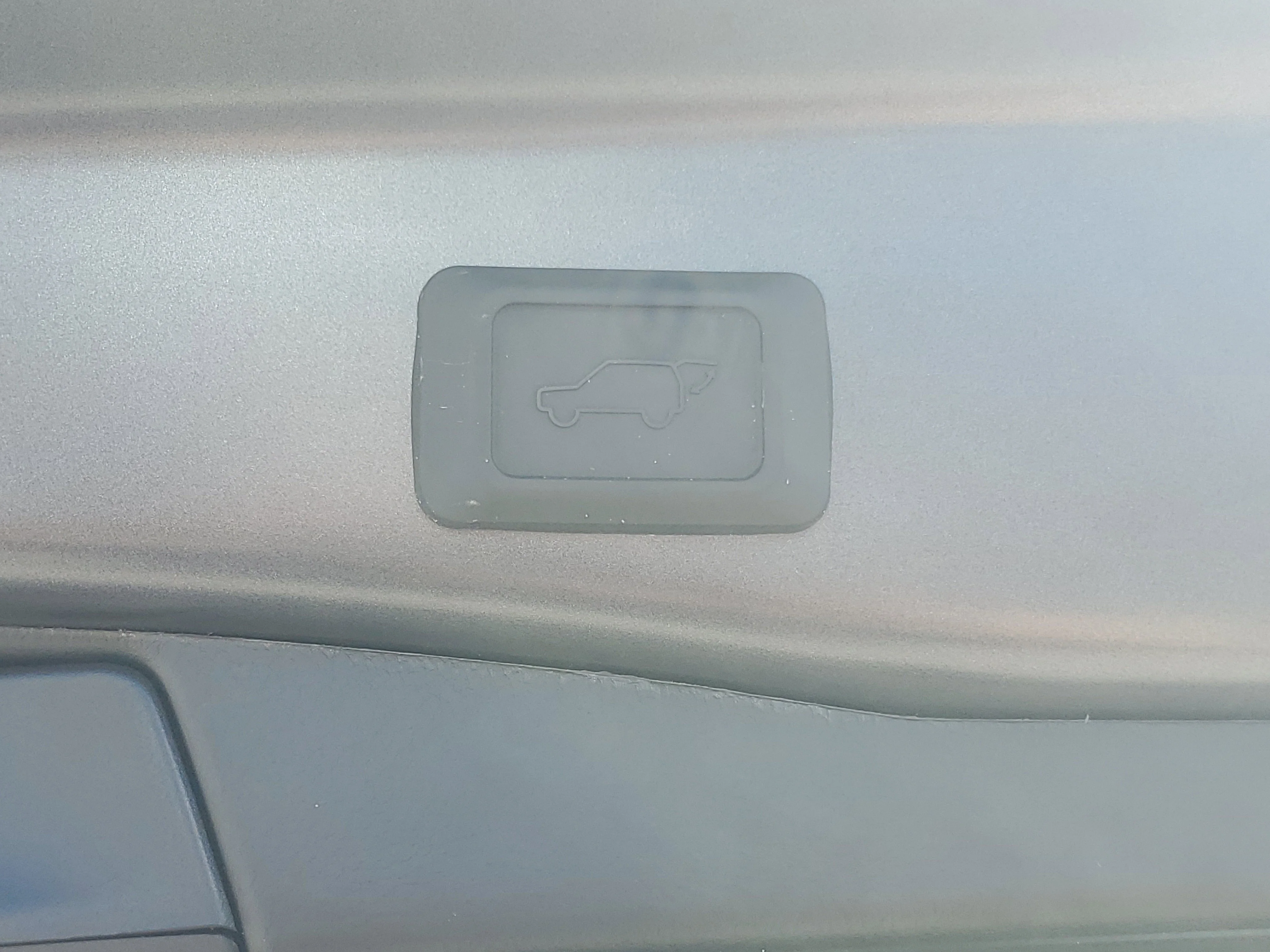 Used 2025 Magnetic Gray Metallic Toyota XLE Premium image 9