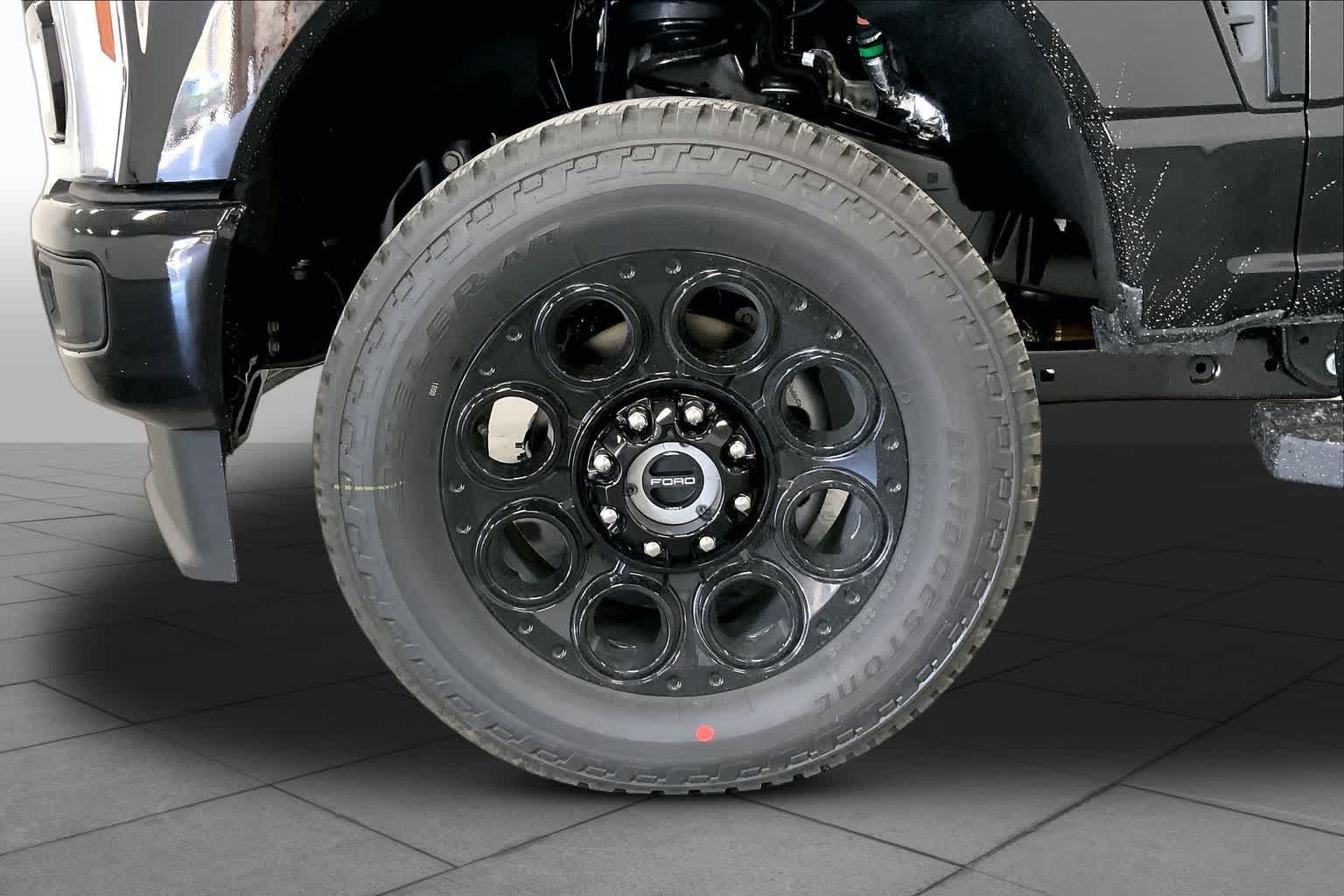 New 2026 Agate Black Metallic Ford F-250® Lariat® image 9
