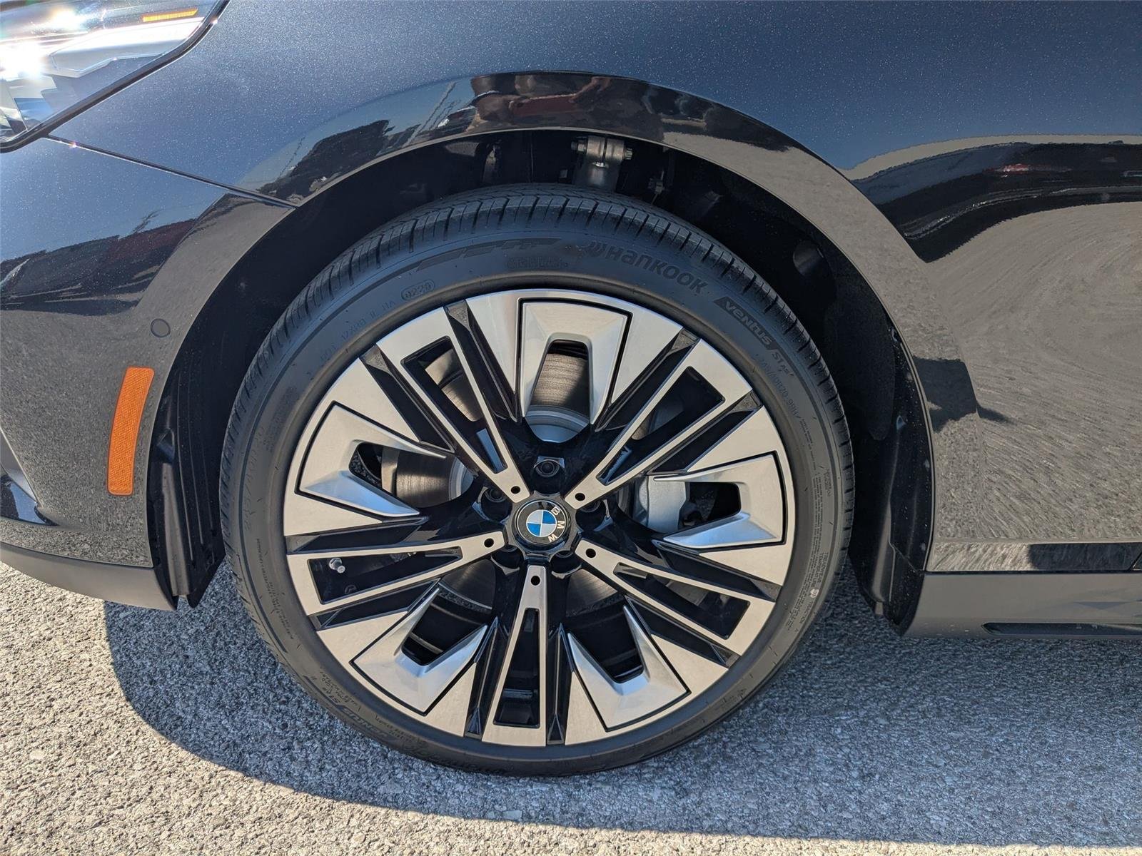 New 2027 Black Sapphire Metallic BMW 530i xDrive image 9