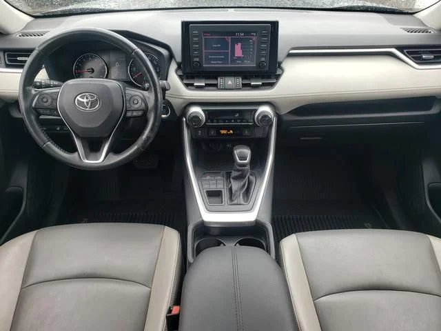 Used 2019 Gray Toyota XLE Premium image 15