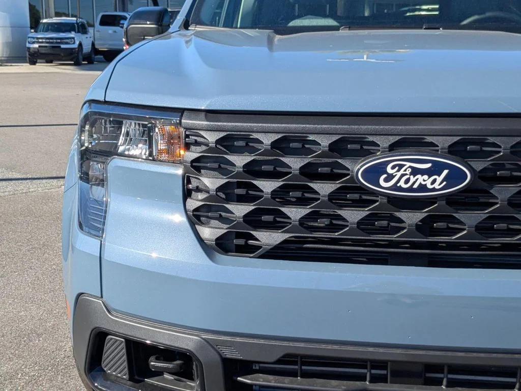 New 2025 Azure Gray Metallic Tri-Coat Ford XLT image 10
