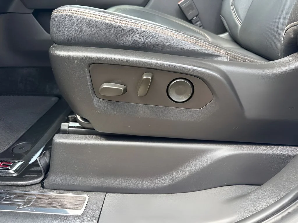 Used 2022 White GMC AT4 image 10