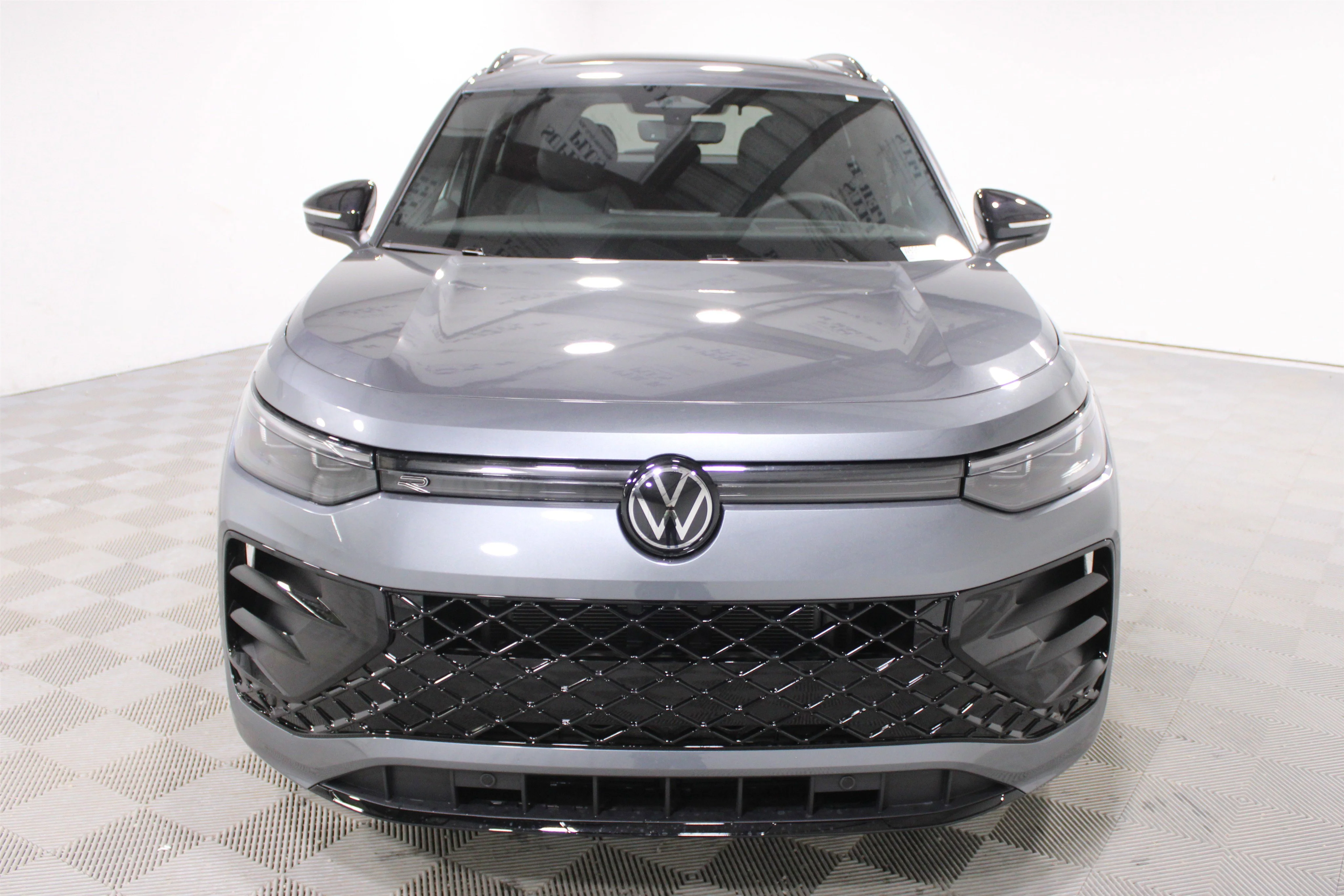 New 2026 Platinum Gray Metallic Volkswagen SE R-Line Black image 31
