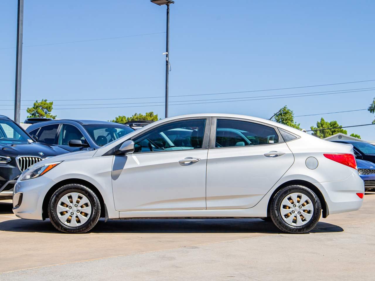 2016 Hyundai Accent SE - Photo 2