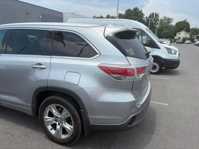 Used 2015 Silver Toyota Limited Platinum V6 image 6