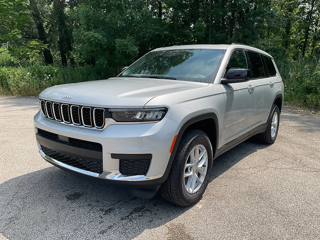 New 2026 Silver Zynith Jeep Altitude 4x4 image 3