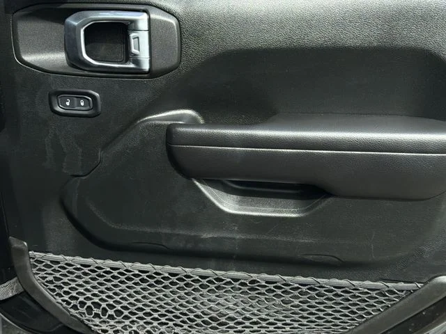 Used 2020 Black Jeep Mojave image 37