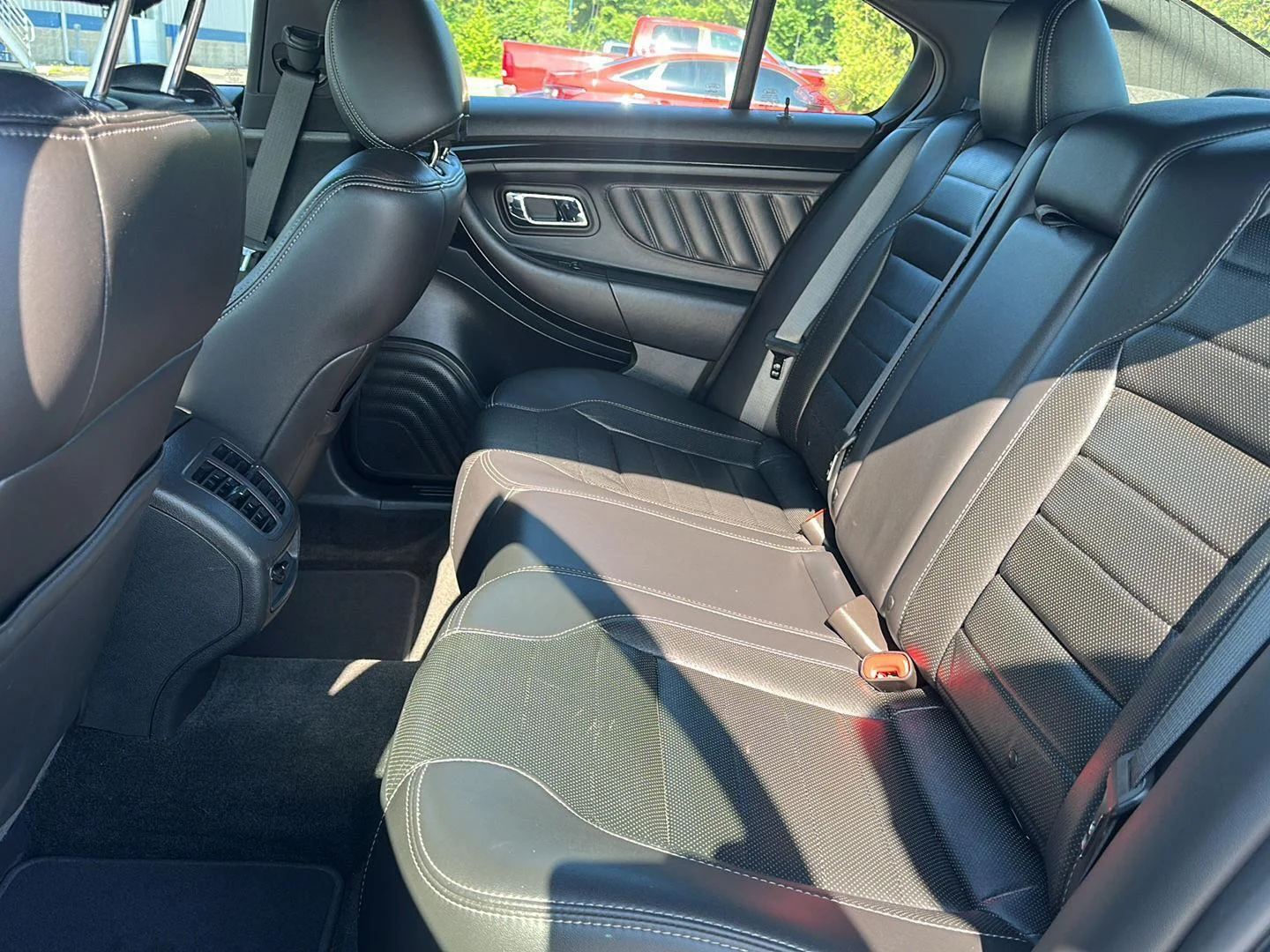 Used 2016 Magnetic FORD SEDAN image 9