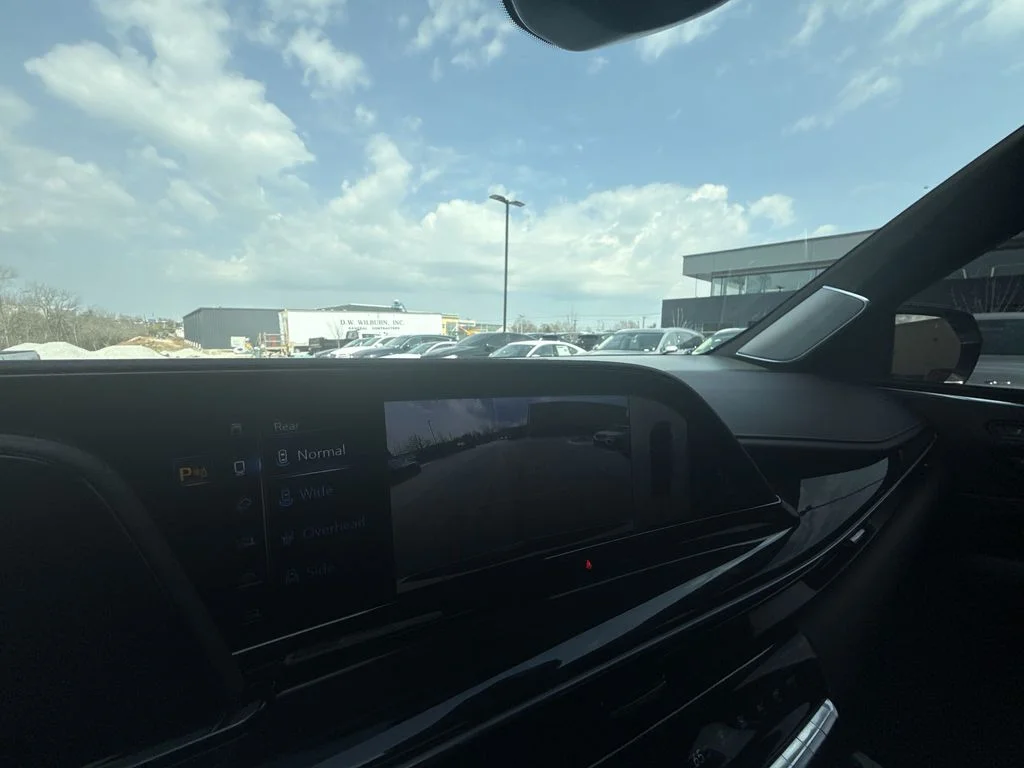 Used 2023 White Cadillac V-Series image 17