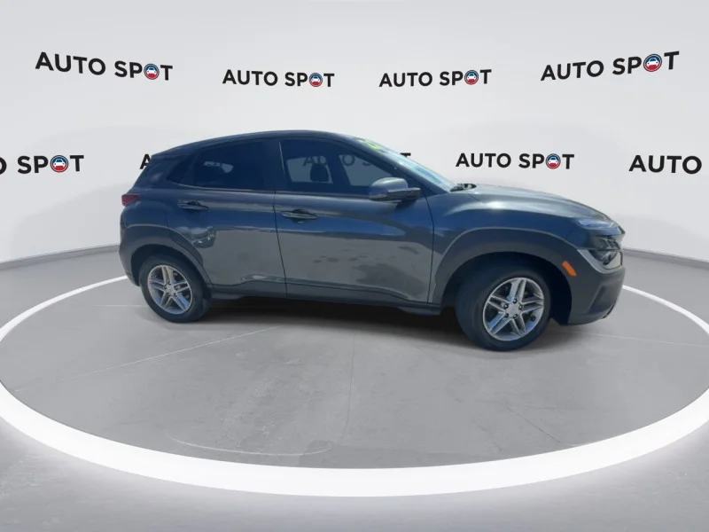 Used 2022 Gray Hyundai SE image 2