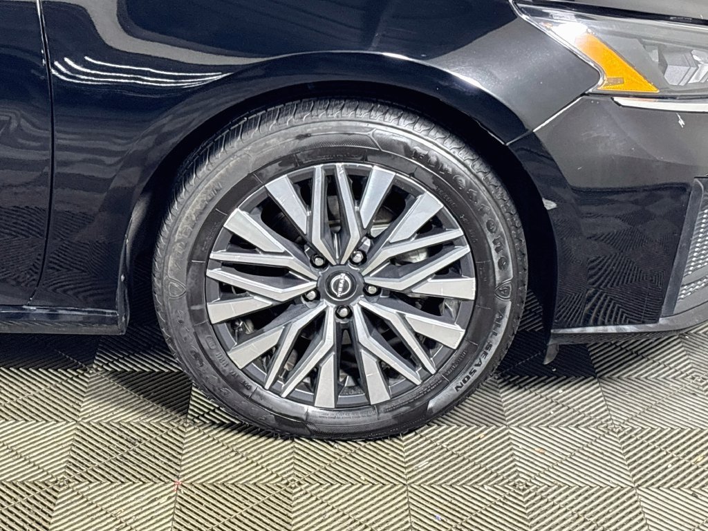 Used 2024 Super Black Nissan 2.5 SV image 22