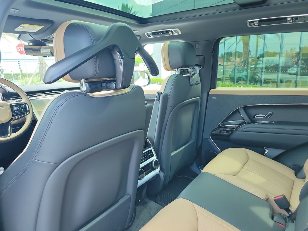 New 2026 Fuji White Land Rover Dynamic SE image 17