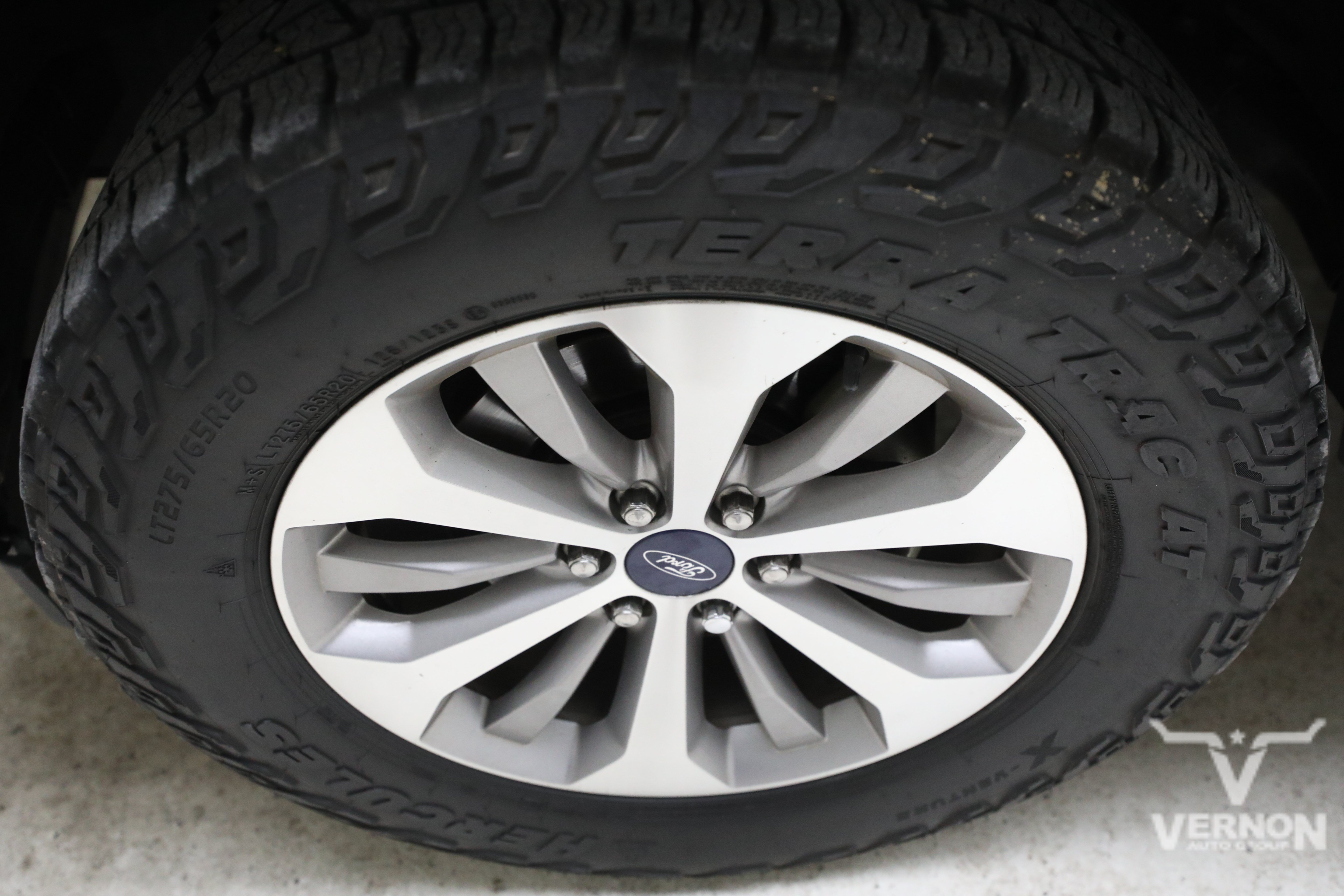 Used 2017 Shadow Black Ford Y image 29