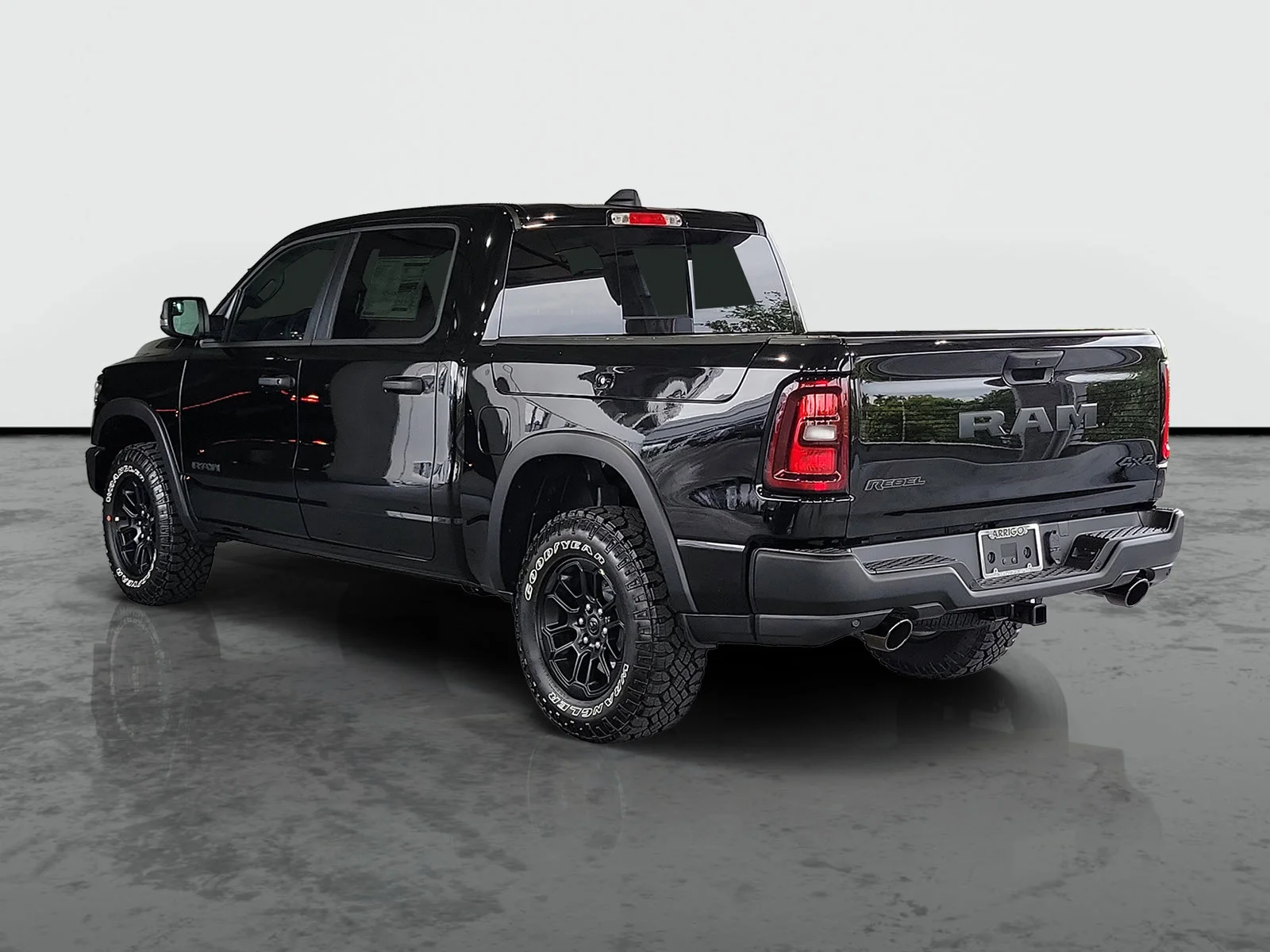 New 2026 Diamond Black Crystal Pearl-Coat Exterior Paint RAM Rebel image 2