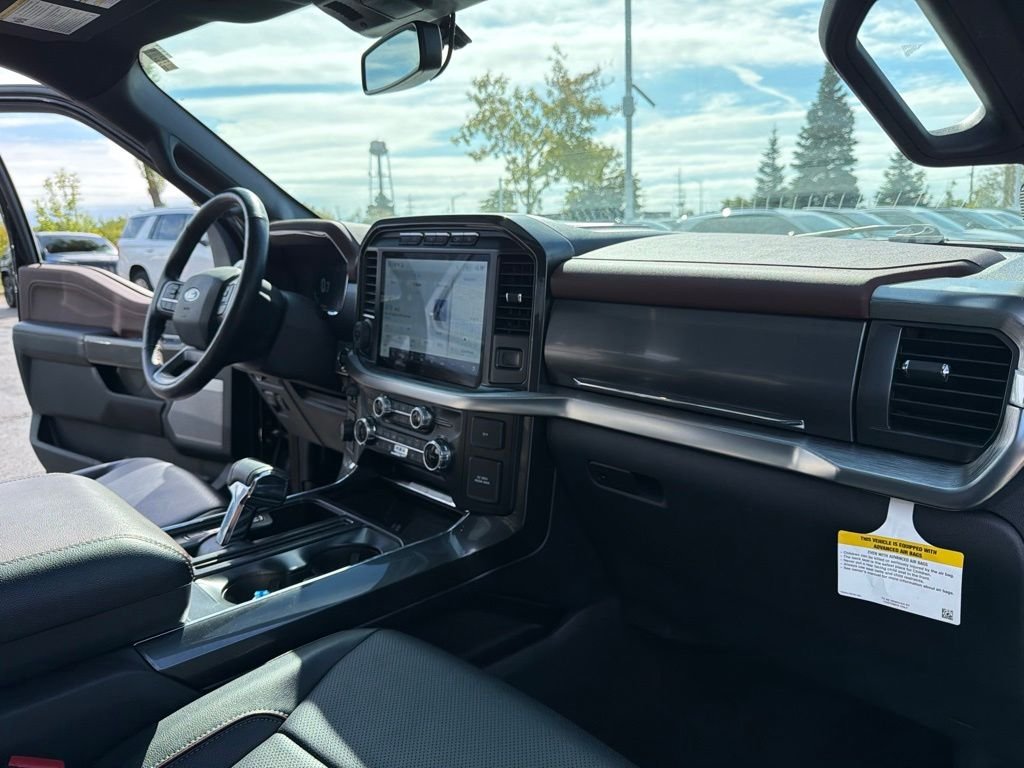 Used 2022 Black Ford Lariat image 25