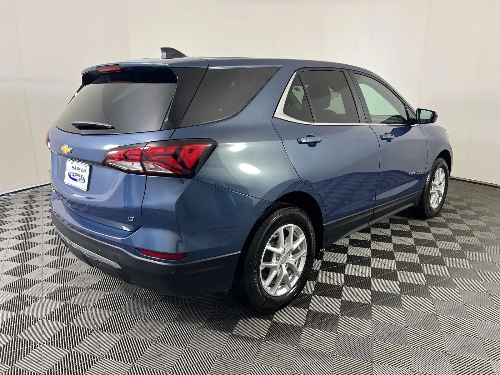 Used 2024 Lakeshore Blue Metallic Chevrolet LT image 24