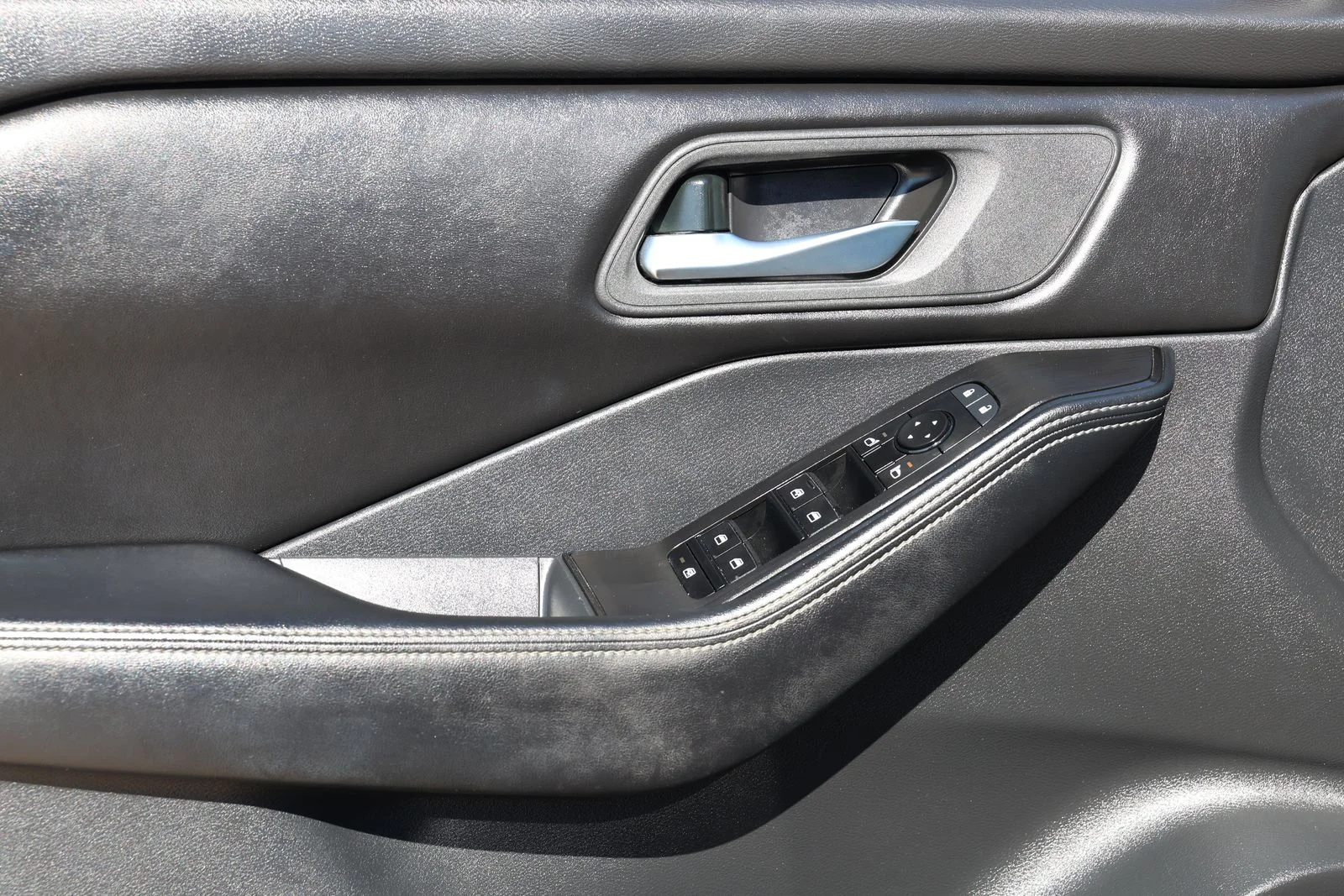 Used 2024 Gray Nissan SV image 25